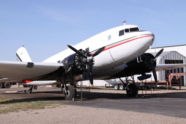 N86584 - Twin-engine aircraft