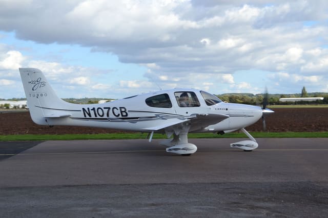 N107CB - Cirrus