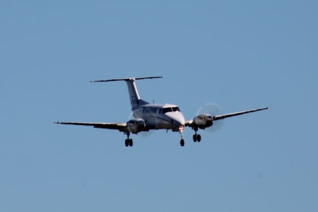 N982TM - Twin-engine aircraft