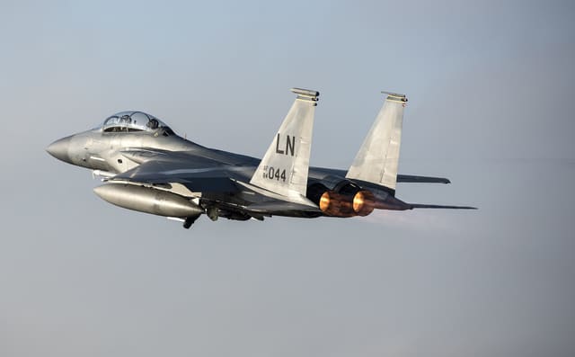  - Twin-engine aircraft