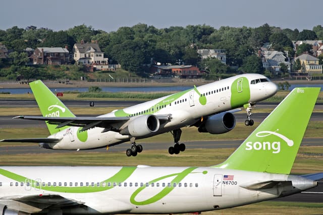 N6700 - Twin-engine aircraft