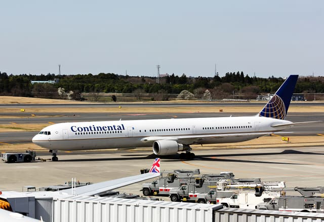 N69063 - Twin-engine aircraft