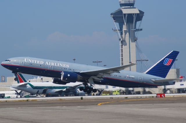 N792UA - Twin-engine aircraft