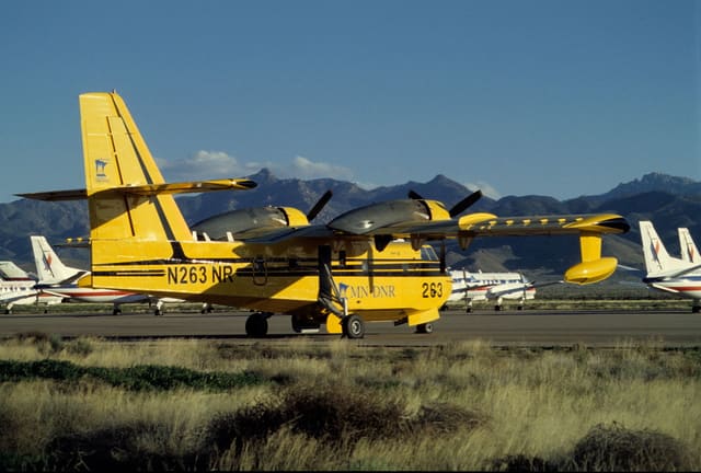 N263NR - Twin-engine aircraft