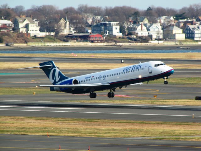 N980AT - Twin-engine aircraft