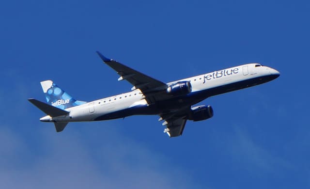 N187JB - Twin-engine aircraft