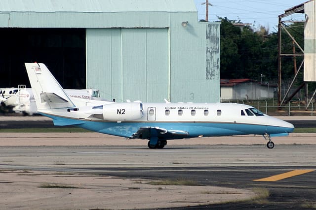N2 - Business jet