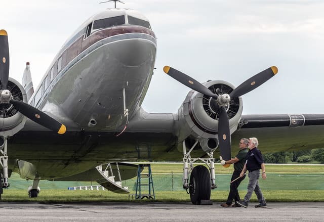 N103NA - Douglas