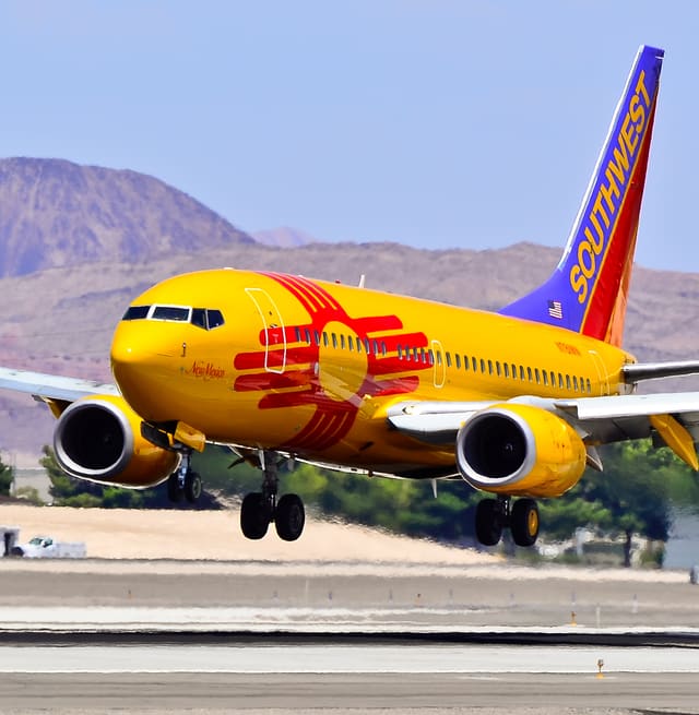 N781WN - Twin-engine aircraft