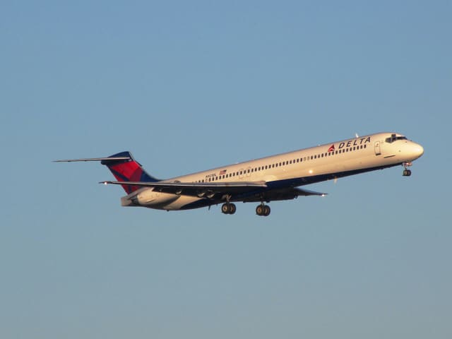 N921DL - Twin-engine aircraft