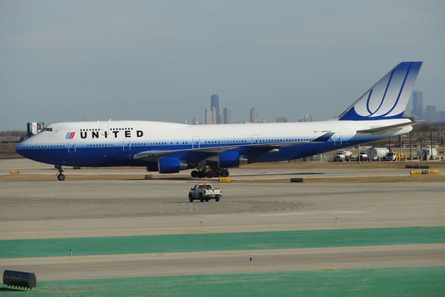 N104UA - Boeing