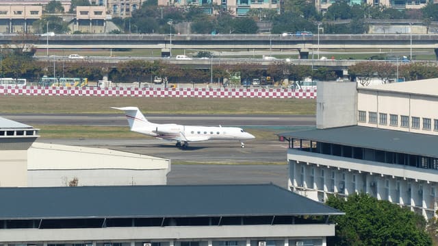 N666ZW - Business jet