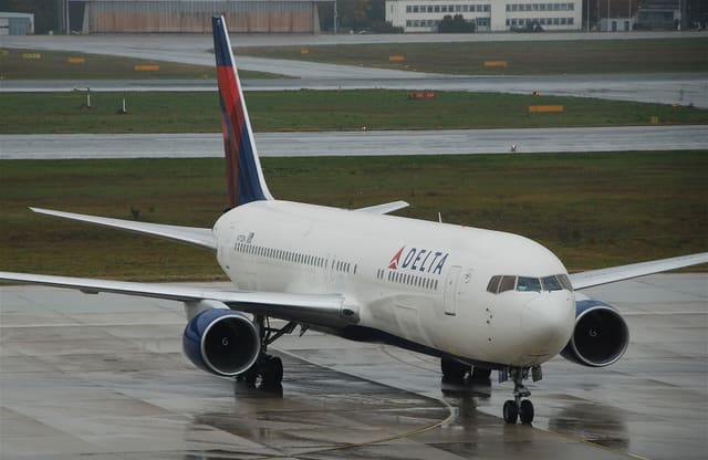N171DN - Twin-engine aircraft