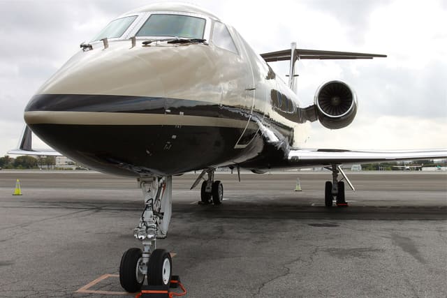 N7UF - Business jet