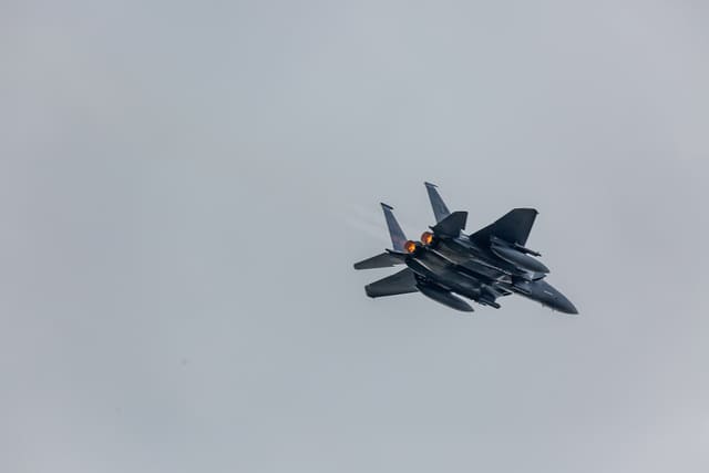  - Twin-engine aircraft
