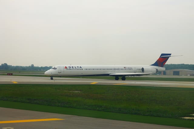 N907DA - Aircraft