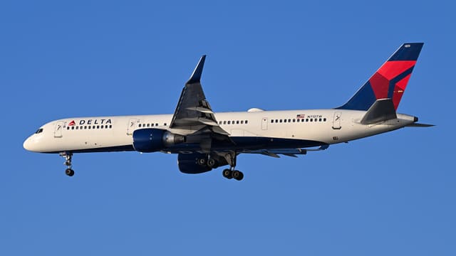 N713TW - Twin-engine aircraft
