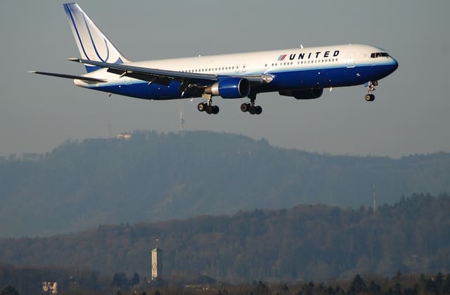 N655UA - Boeing