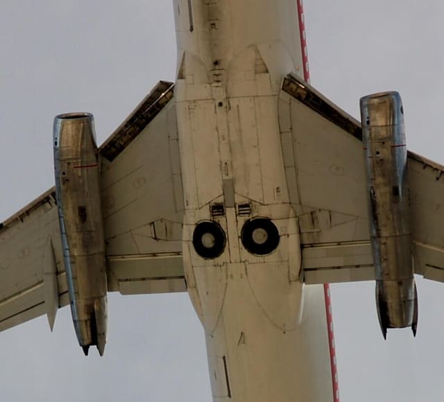 N5176Y - Twin-engine aircraft