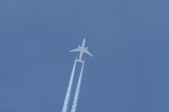 N69020 - Twin-engine aircraft