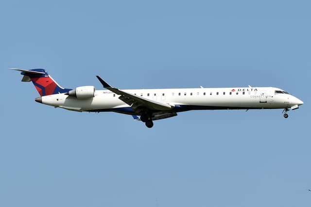 N933XJ - Twin-engine aircraft