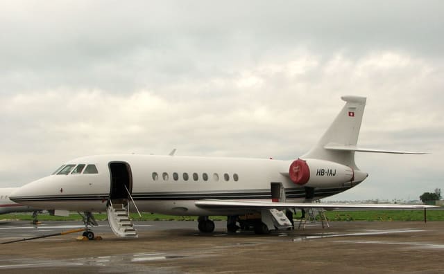 HB-IAJ - Business jet