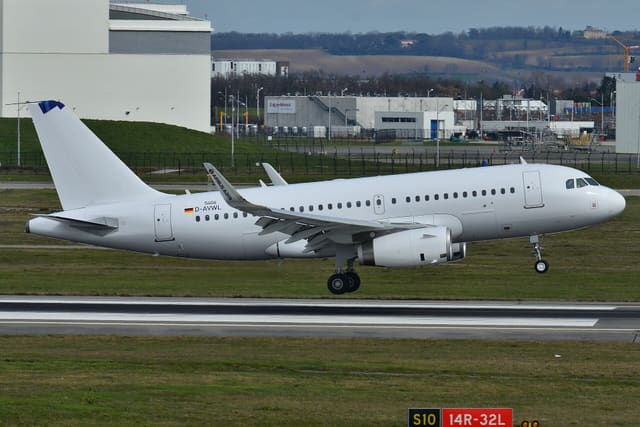 N703AV - Airbus
