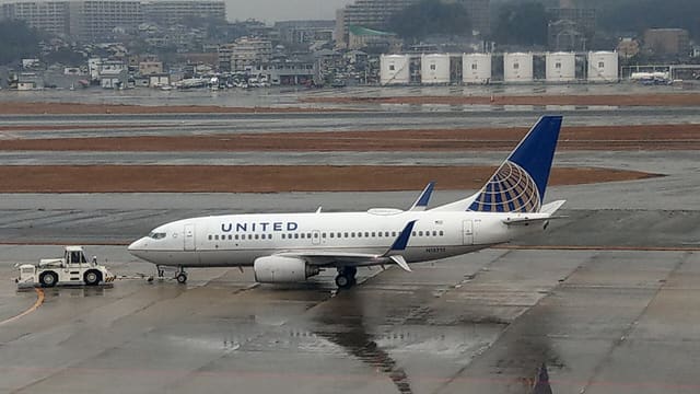 N15712 - Twin-engine aircraft