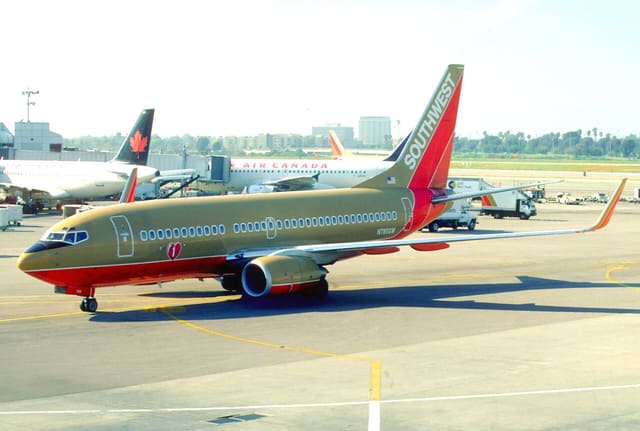 N785SW - Twin-engine aircraft