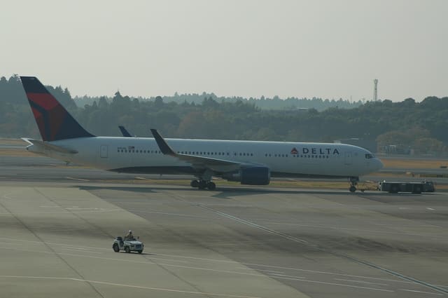 N1608 - Twin-engine aircraft