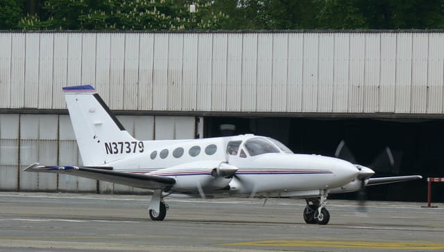 N37379 - Twin-engine aircraft