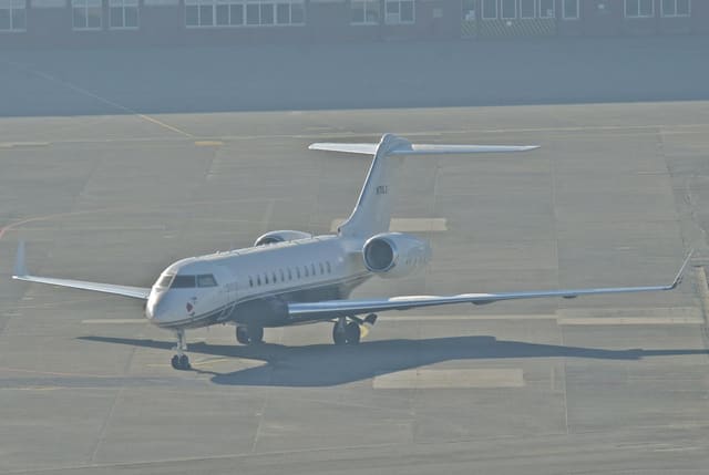 N711LS - Business jet