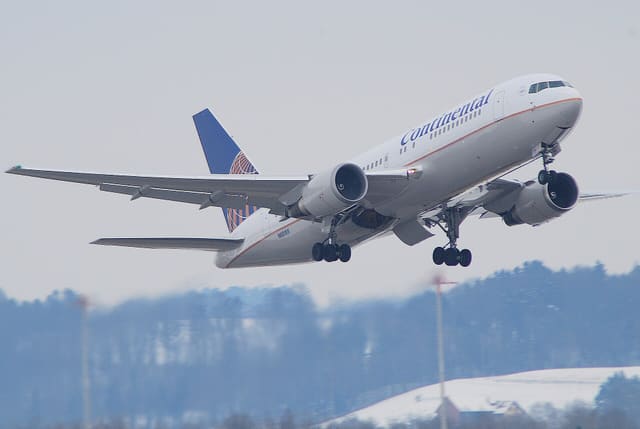 N68155 - Twin-engine aircraft