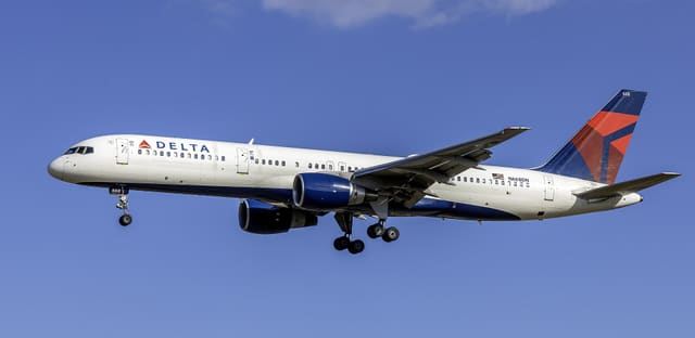 N668DN - Twin-engine aircraft