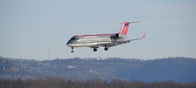 N8747B - Twin-engine aircraft