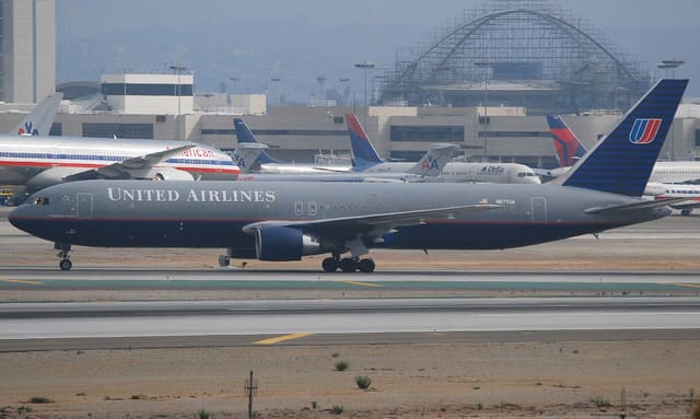 N677UA - Boeing