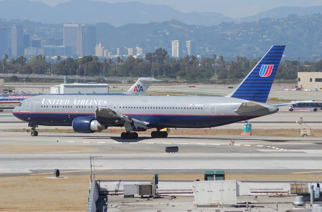 N676UA - Boeing