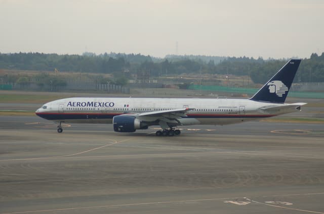 N745AM - Twin-engine aircraft