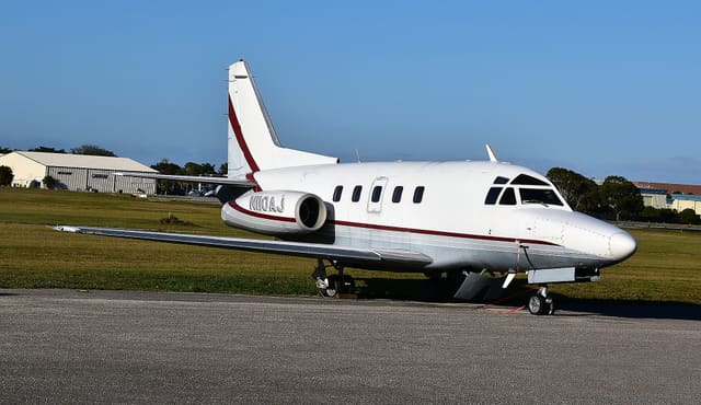 N110AJ - Business jet