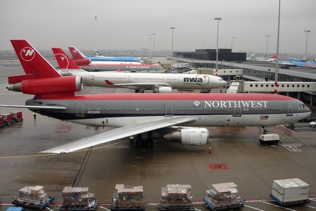 N233NW - Douglas