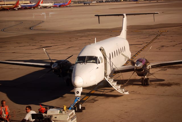 N28YV - Beechcraft