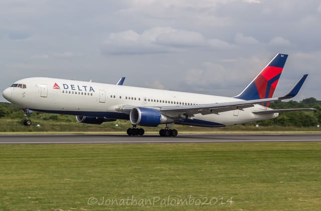 N394DL - Boeing