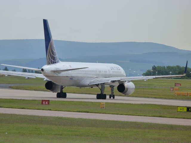 N29124 - Twin-engine aircraft