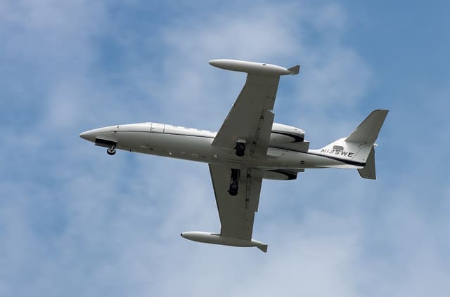 N135WE - Business jet