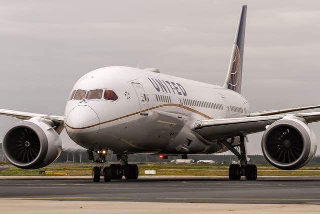 N45905 - Twin-engine aircraft