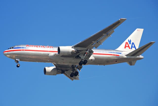 N321AA - Boeing