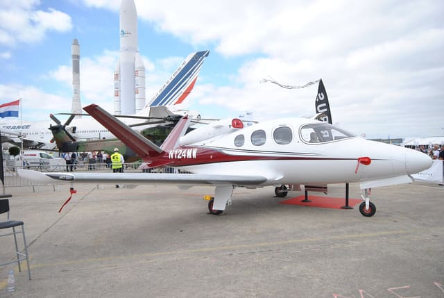 N124MW - Cirrus