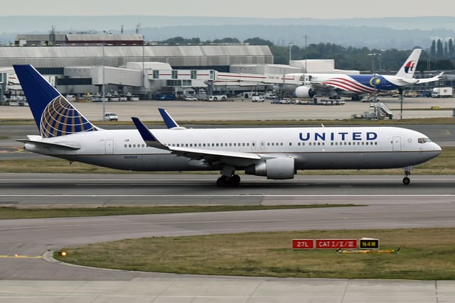 N651UA - Boeing