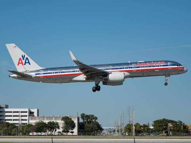 N689AA - Twin-engine aircraft