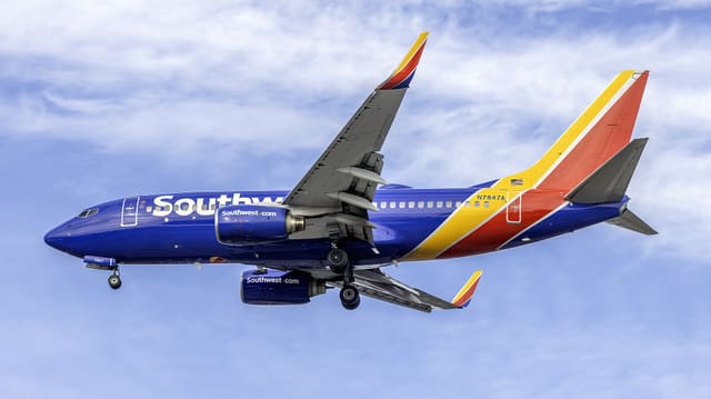 N7847A - Twin-engine aircraft